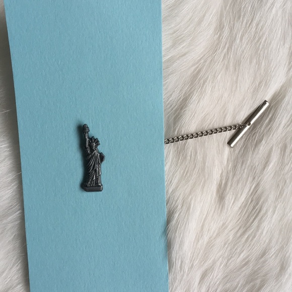 Statue of Liberty pin brooch tie pin silver - Picture 7 of 8